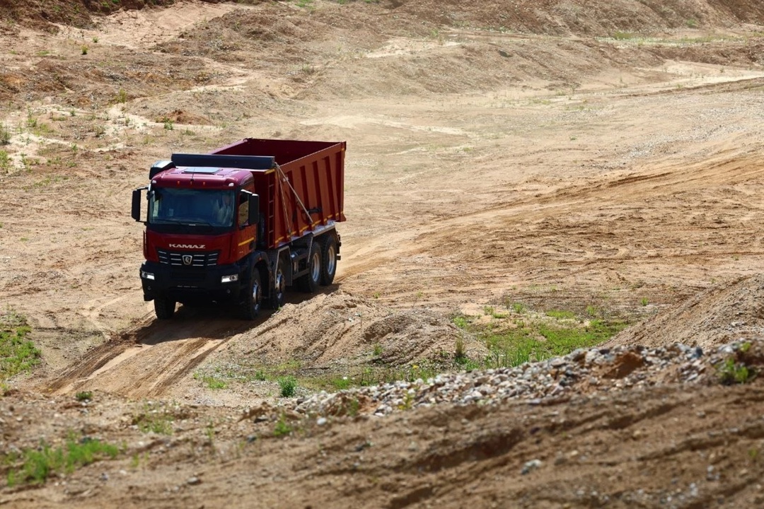 В Орешкинском карьере показали новейшее поколение КАМАЗов — ваша очередь любоваться