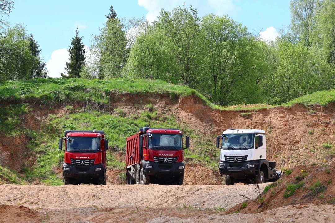 В Орешкинском карьере показали новейшее поколение КАМАЗов — ваша очередь любоваться