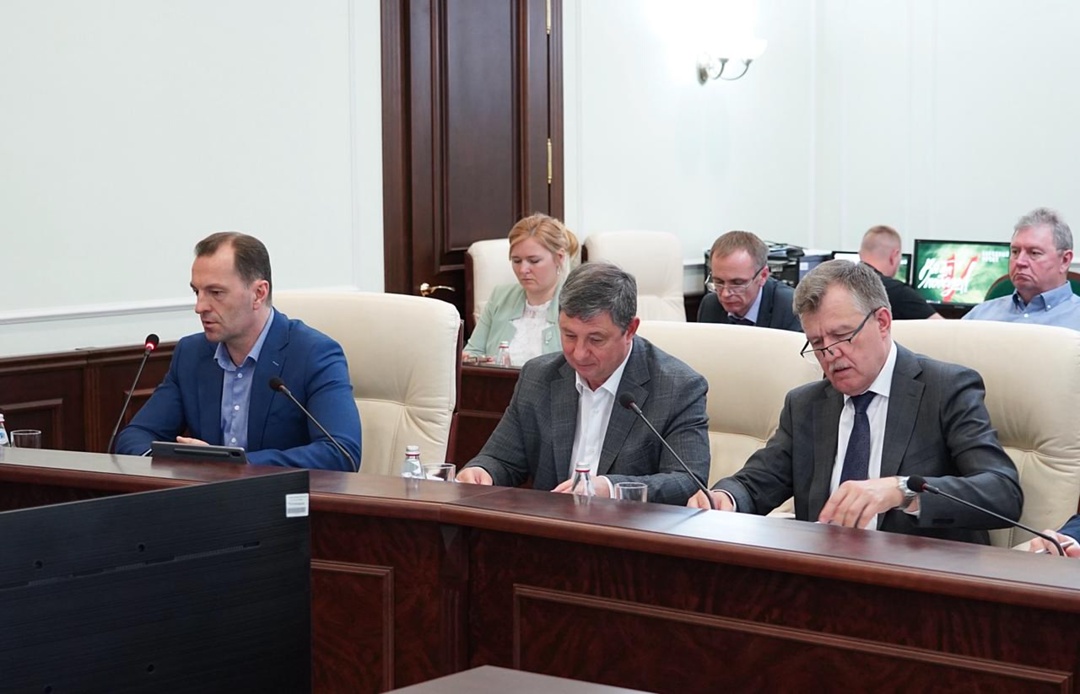 В Ростехнадзоре прошло оперативное совещание под председательством Руководителя Службы Александра Трембицкого