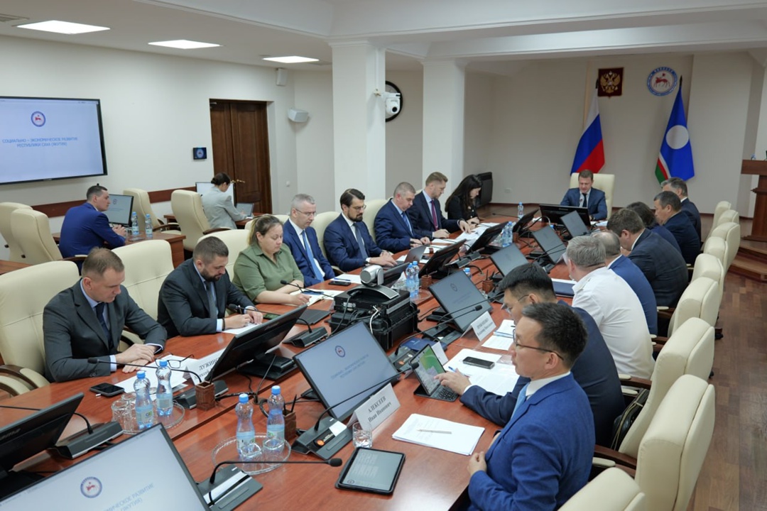 Глава Минвостокразвития Алексей Чекунков провел в Якутии совещание по социально-экономическим вопросам и встретился с инвесторами, реализующими проекты в…