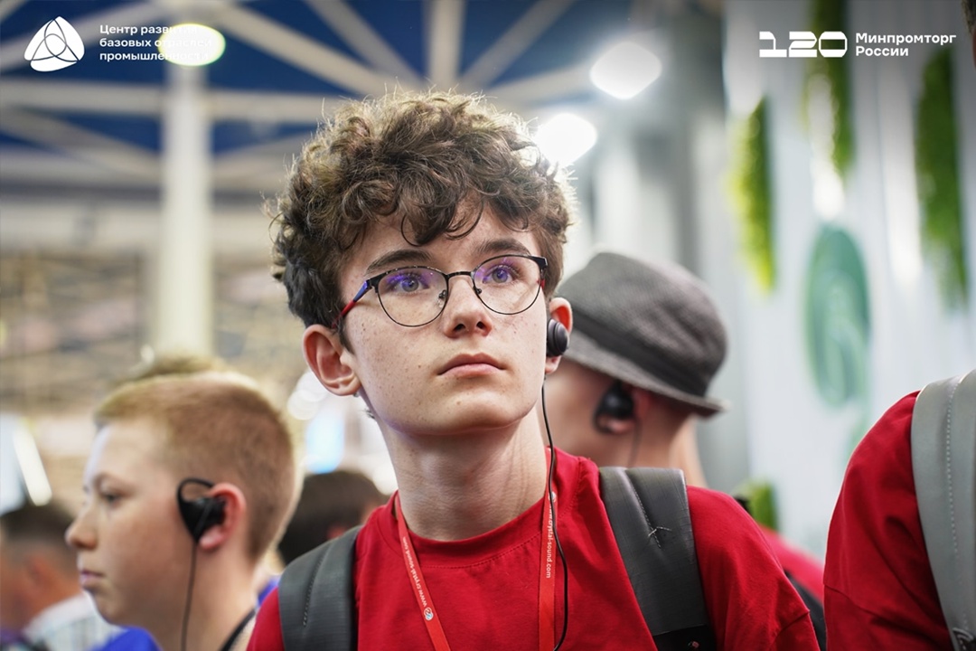 Школьники и студенты погрузились в мир будущего на выставке «Металлообработка-2025»