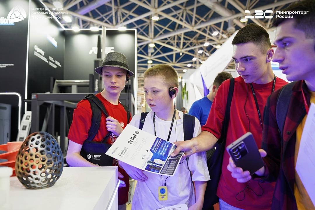 Школьники и студенты погрузились в мир будущего на выставке «Металлообработка-2025»
