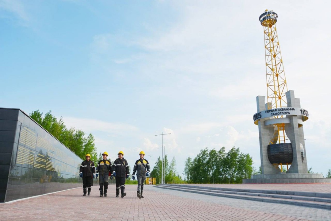 Юбилей Самотлора 29 мая 1965 года, когда разведочная скважина Р-1 дала первую нефть дебитом 300 кубометров в сутки, началась новая эра отечественной…