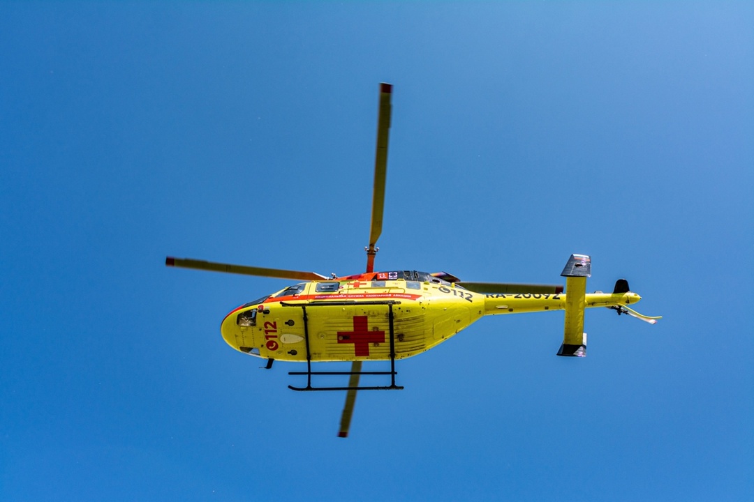 Красота, которая спасает мир Вертолеты Ансат Санитарной авиации Ростеха несут службу в различных регионах России, в том числе в приграничных точках