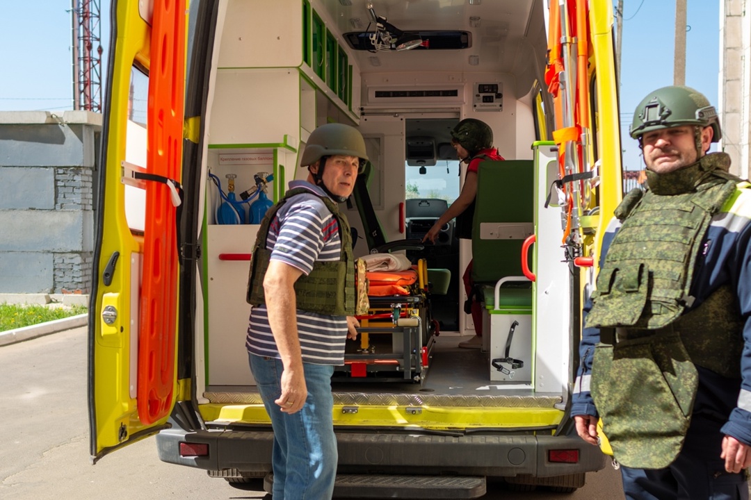 Красота, которая спасает мир Вертолеты Ансат Санитарной авиации Ростеха несут службу в различных регионах России, в том числе в приграничных точках