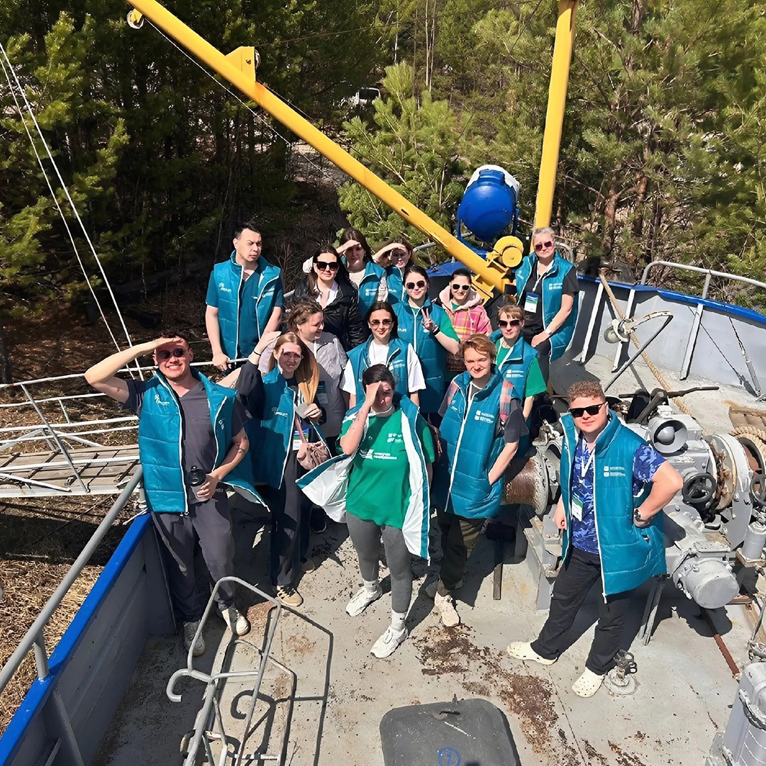 Этот теплоход везет не отдыхающих пассажиров, а врачей — туда, где их особенно ждут