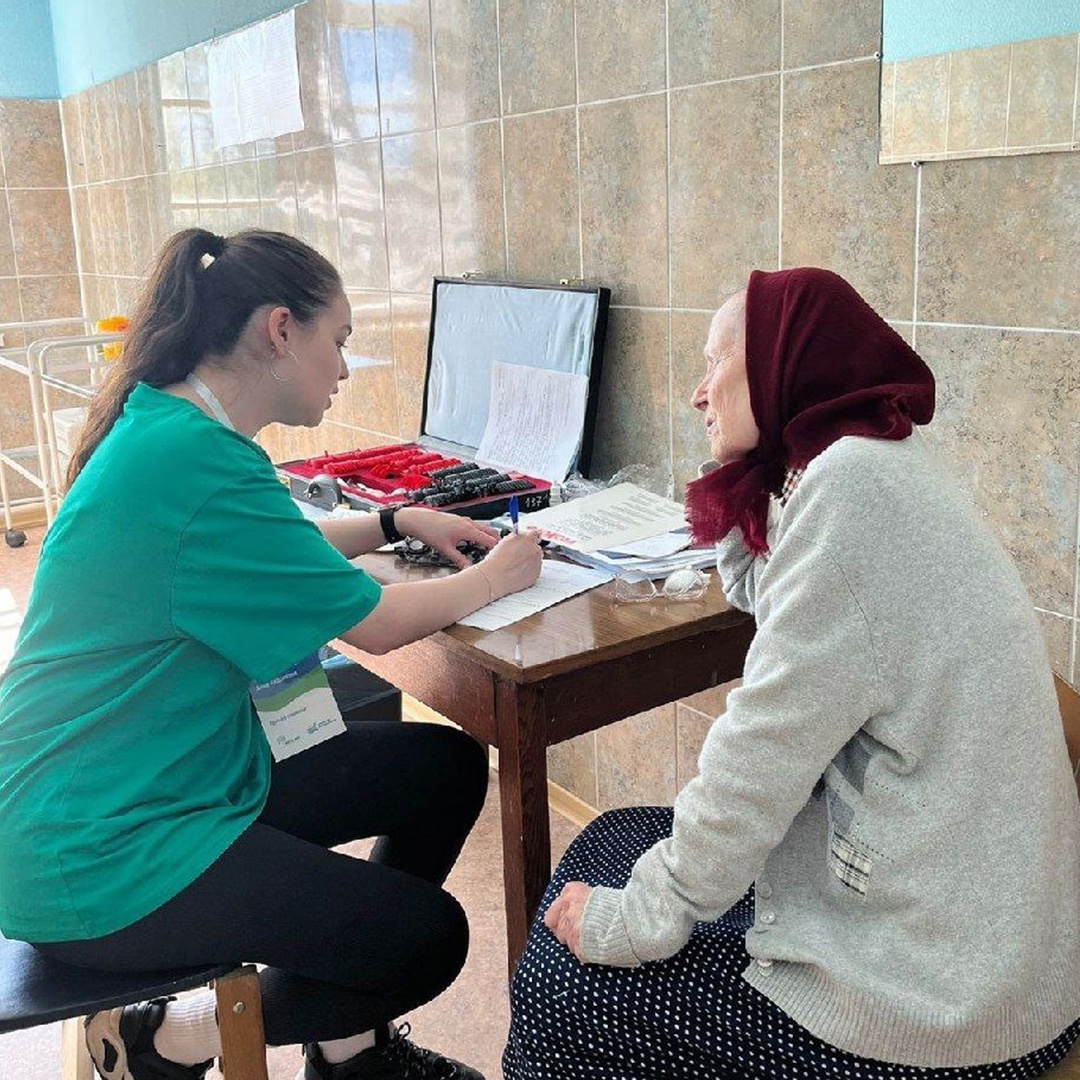 Этот теплоход везет не отдыхающих пассажиров, а врачей — туда, где их особенно ждут