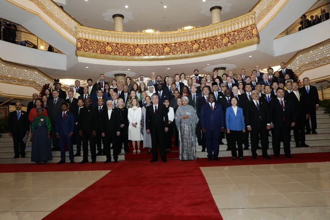 Древнейшее подледное озеро и мониторинг вечной мерзлоты. Александр Козлов принял участие в международной конференции по сохранению ледников