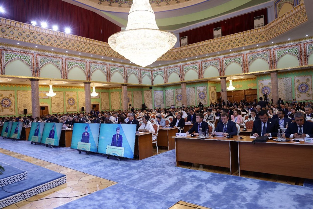 Древнейшее подледное озеро и мониторинг вечной мерзлоты. Александр Козлов принял участие в международной конференции по сохранению ледников