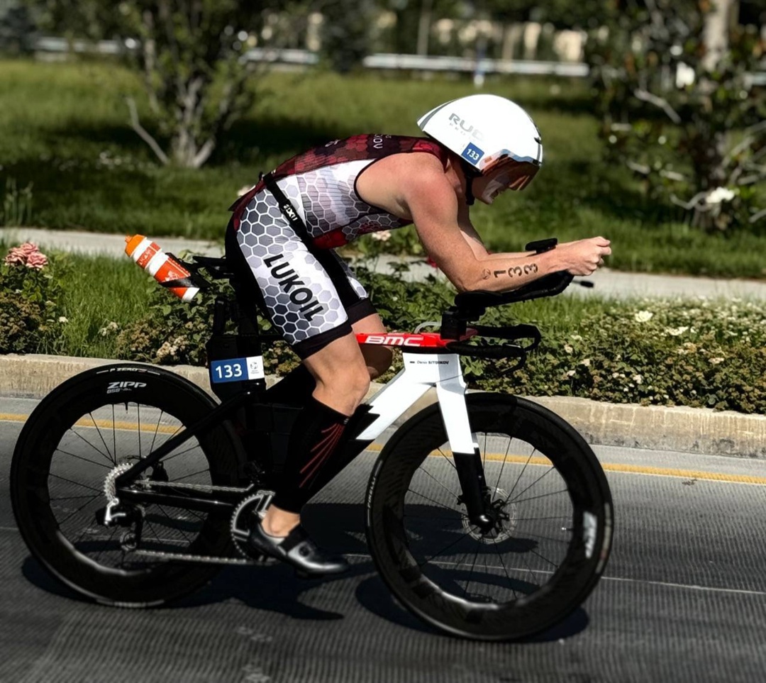 ЛУКОЙЛ — на всех дистанциях! Денис Ситдиков — нефтяник ЛУКОЙЛа из Узбекистана — бронзовый призёр в возрастной категории 40–44 года самаркандского этапа Кубка…