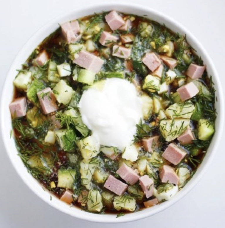 Аналитики Х5 Digital посчитали, что на приготовление окрошки в этом году уйдет от 240 руб. до 400 руб. на пять порций. В состав традиционного рецепта входят…