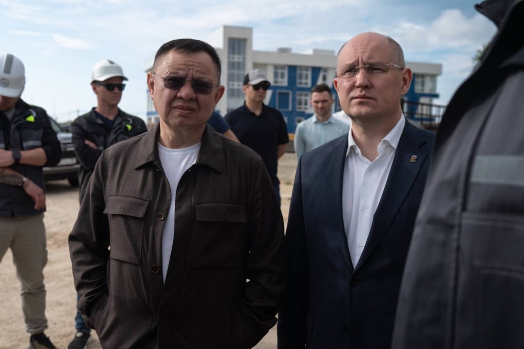 Глава Минстроя России Ирек Файзуллин прибыл в Севастополь с рабочим визитом и посетил знаковые объекты региона