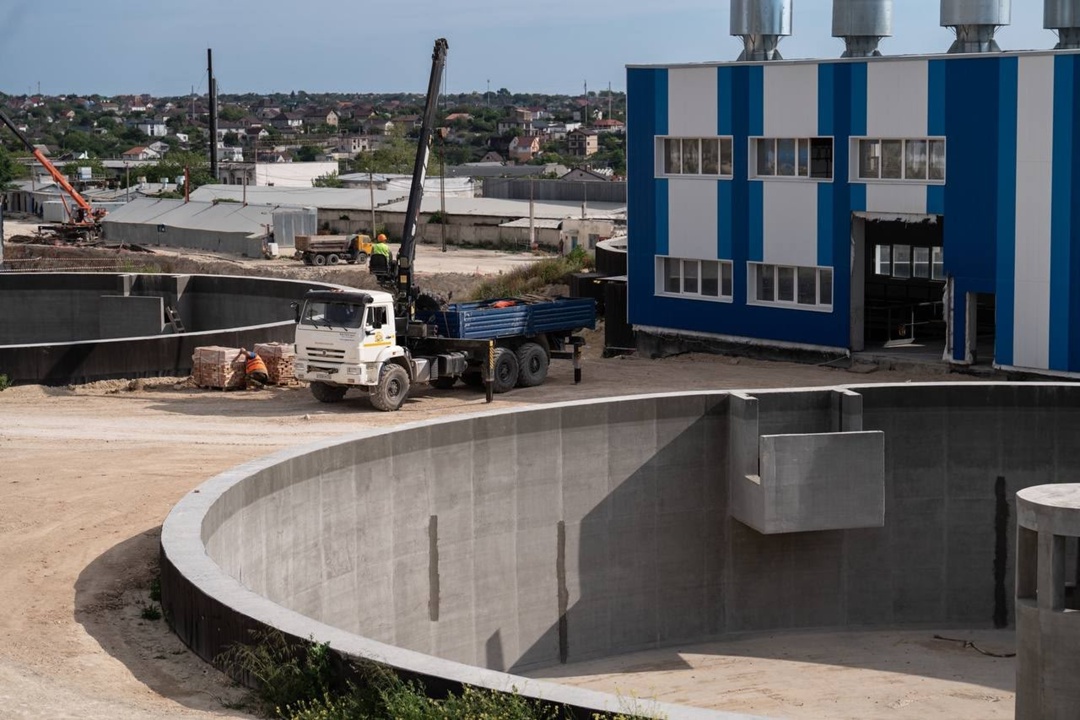 Глава Минстроя России Ирек Файзуллин прибыл в Севастополь с рабочим визитом и посетил знаковые объекты региона