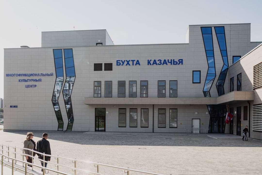 Глава Минстроя России Ирек Файзуллин прибыл в Севастополь с рабочим визитом и посетил знаковые объекты региона