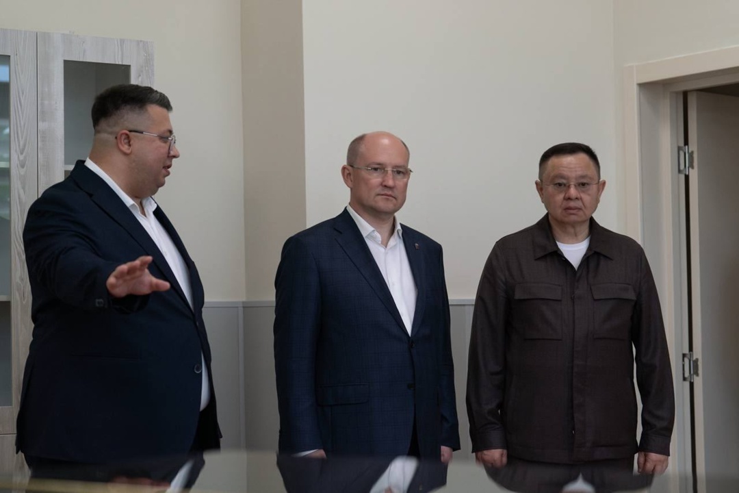 Глава Минстроя России Ирек Файзуллин прибыл в Севастополь с рабочим визитом и посетил знаковые объекты региона