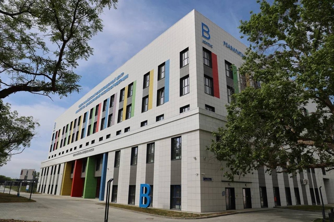 В рамках рабочей поездки в Республику Крым Глава Минстроя России Ирек Файзуллин оценил ход строительства социальной инфраструктуры