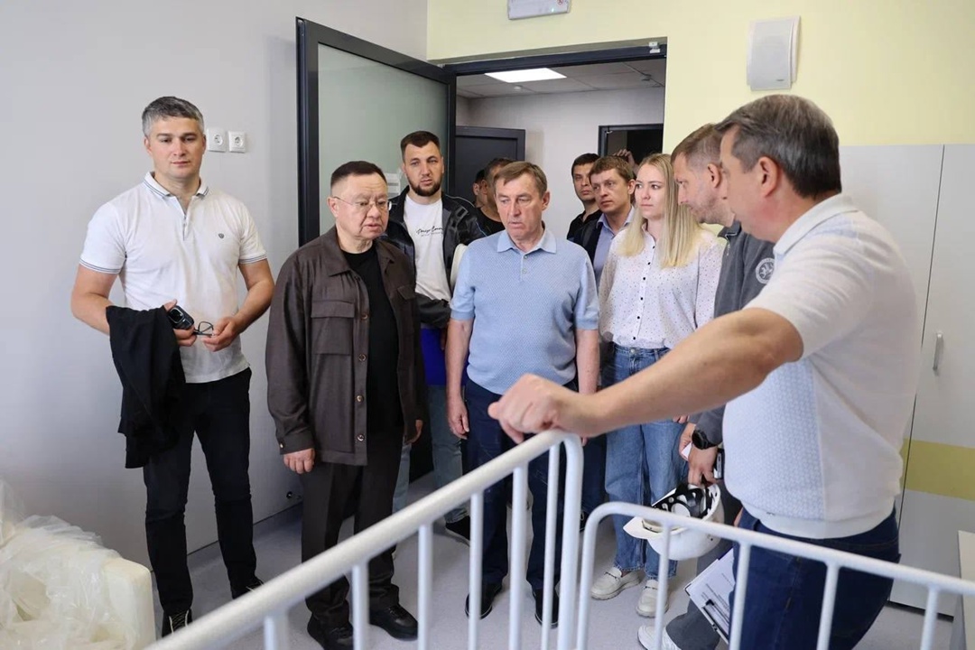 В рамках рабочей поездки в Республику Крым Глава Минстроя России Ирек Файзуллин оценил ход строительства социальной инфраструктуры