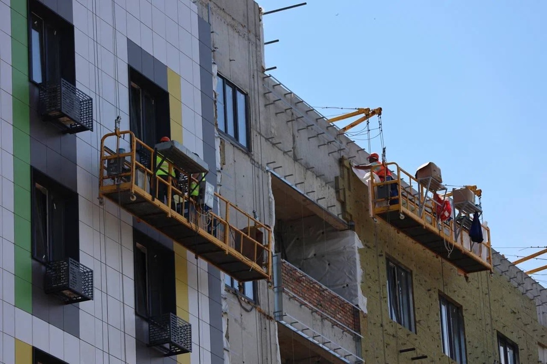 В рамках рабочей поездки в Республику Крым Глава Минстроя России Ирек Файзуллин оценил ход строительства социальной инфраструктуры