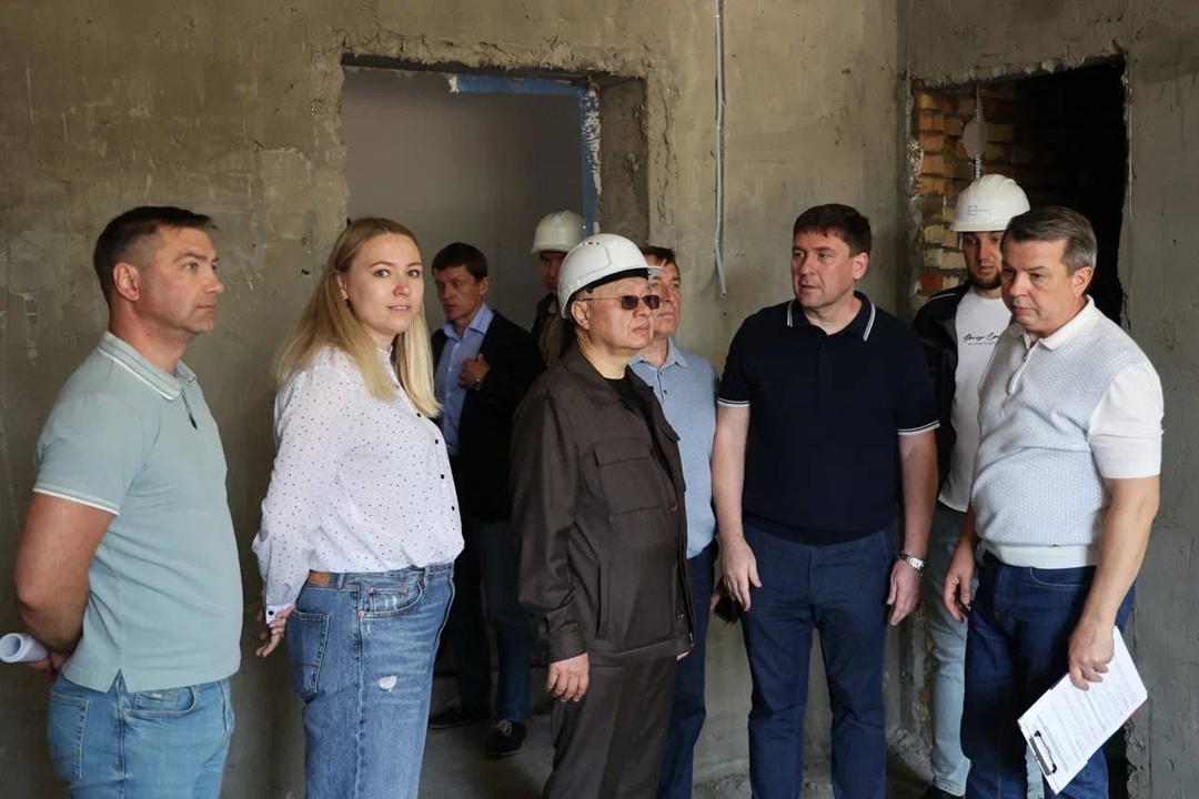 В рамках рабочей поездки в Республику Крым Глава Минстроя России Ирек Файзуллин оценил ход строительства социальной инфраструктуры