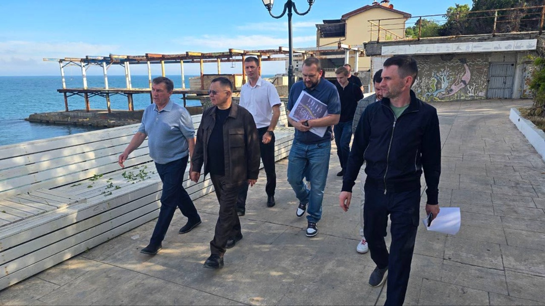 Глава Минстроя России Ирек Файзуллин ознакомился с ходом реконструкции набережной и берегоукрепительных сооружений прибрежной полосы Крыма