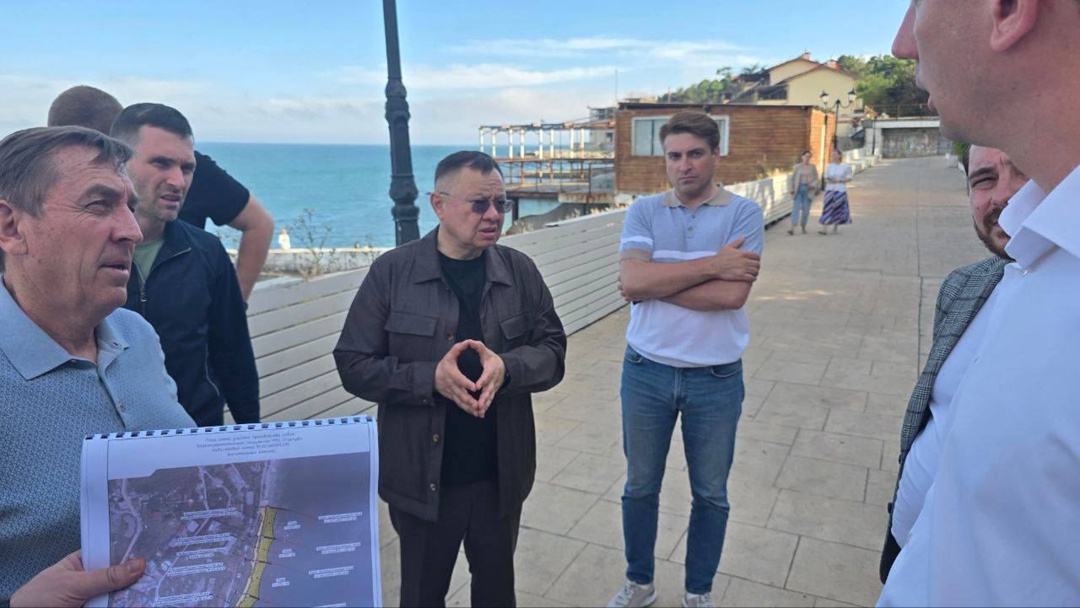 Глава Минстроя России Ирек Файзуллин ознакомился с ходом реконструкции набережной и берегоукрепительных сооружений прибрежной полосы Крыма