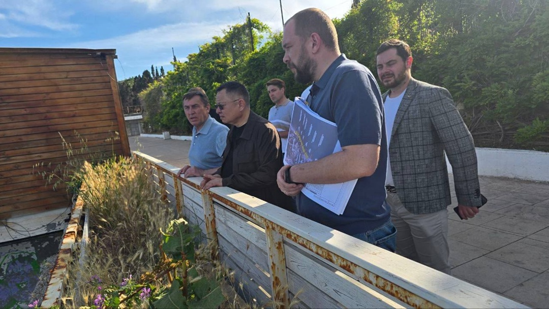 Глава Минстроя России Ирек Файзуллин ознакомился с ходом реконструкции набережной и берегоукрепительных сооружений прибрежной полосы Крыма