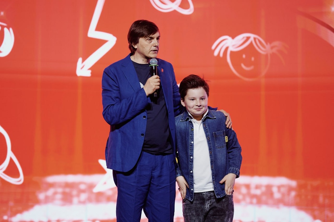 Первый заместитель руководителя администрации Президента России Сергей Кириенко и вице-премьер Дмитрий Чернышенко наградили победителей I Всероссийской премии…