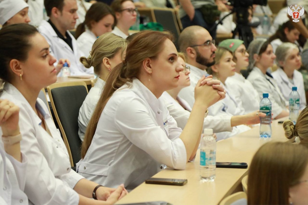 Михаил Мурашко: Детский смех вдохновляет врачей спасать жизни