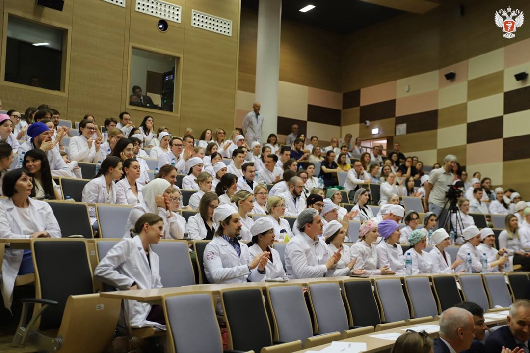 Михаил Мурашко: Детский смех вдохновляет врачей спасать жизни