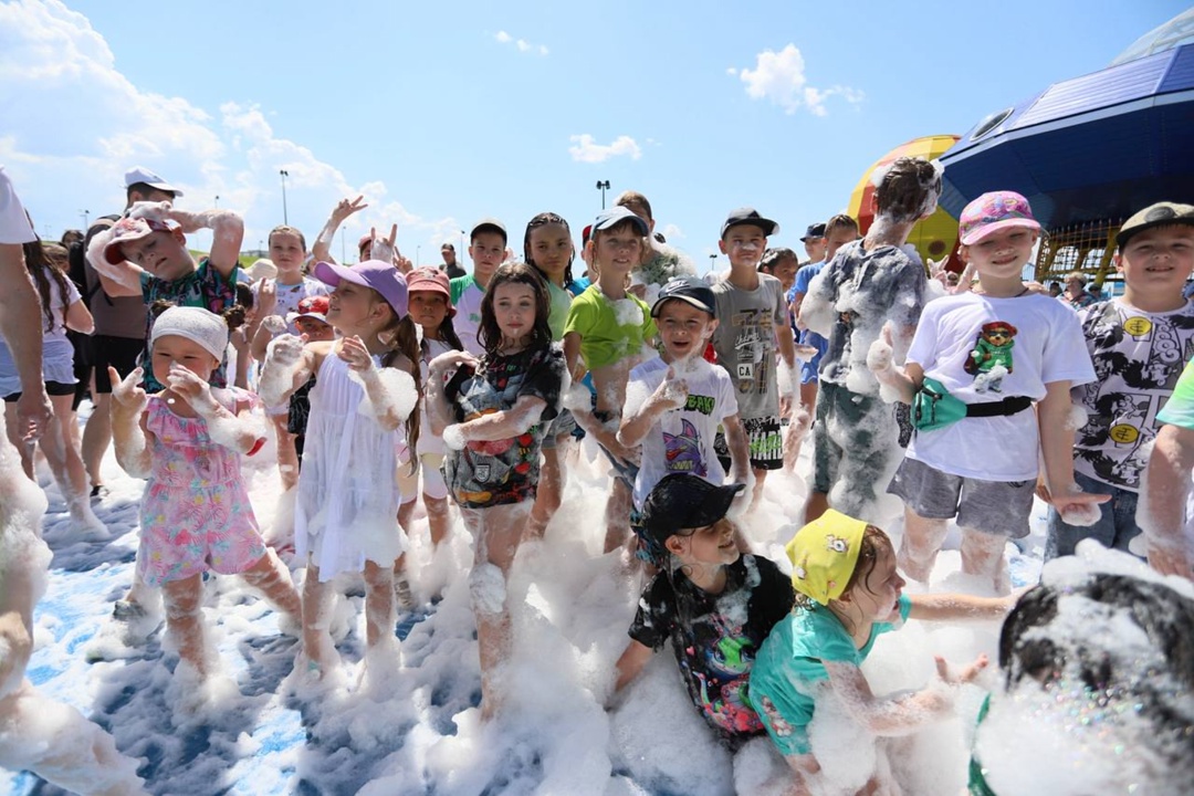 С Днём защиты детей!
⠀
Дети — наше будущее, и именно ради них мы работаем, развиваемся, создаём лучшее. ⠀
Сегодня мы поздравляем всех, кто уже стал родителем,…