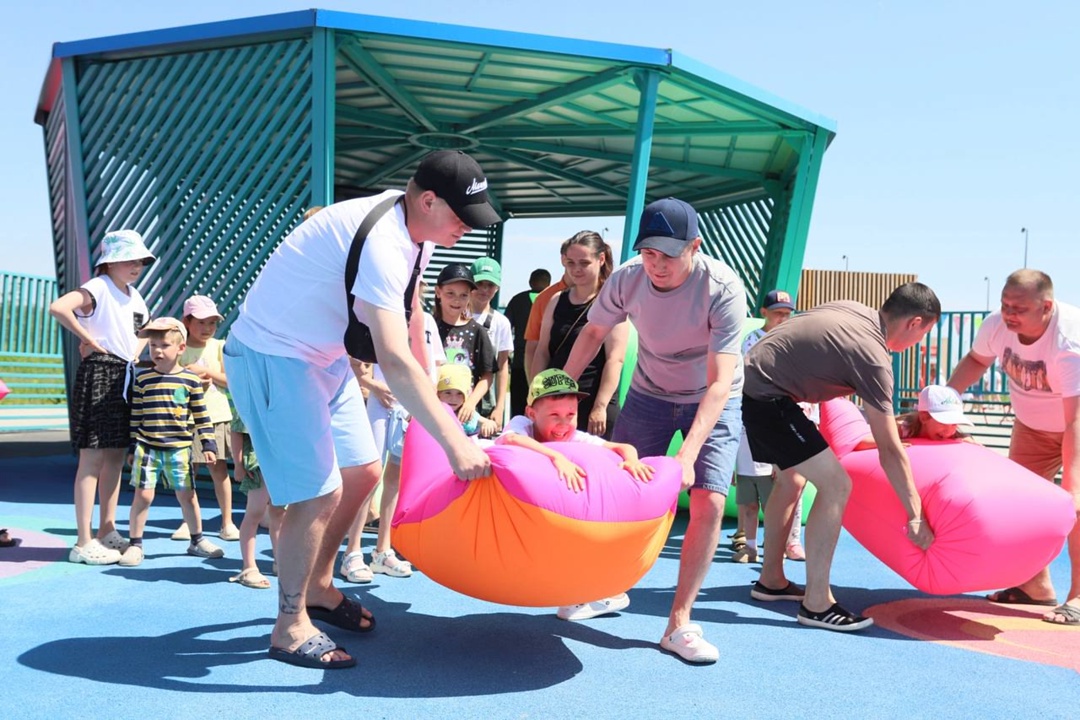 С Днём защиты детей!
⠀
Дети — наше будущее, и именно ради них мы работаем, развиваемся, создаём лучшее. ⠀
Сегодня мы поздравляем всех, кто уже стал родителем,…