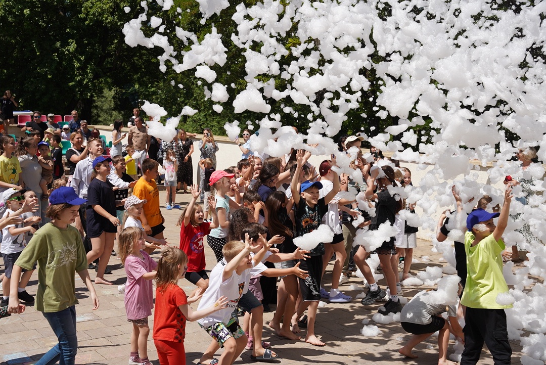 Корабли, джипы, лошади и не только — большой праздник для детей