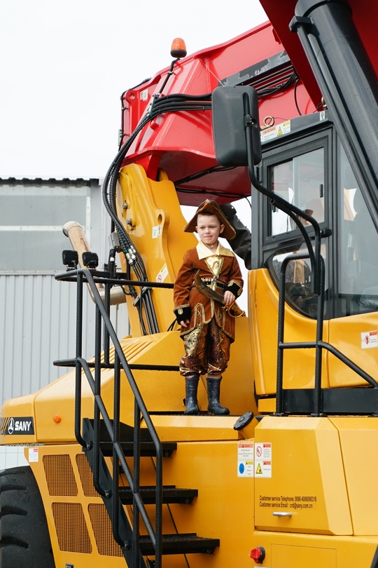 Корабли, джипы, лошади и не только — большой праздник для детей