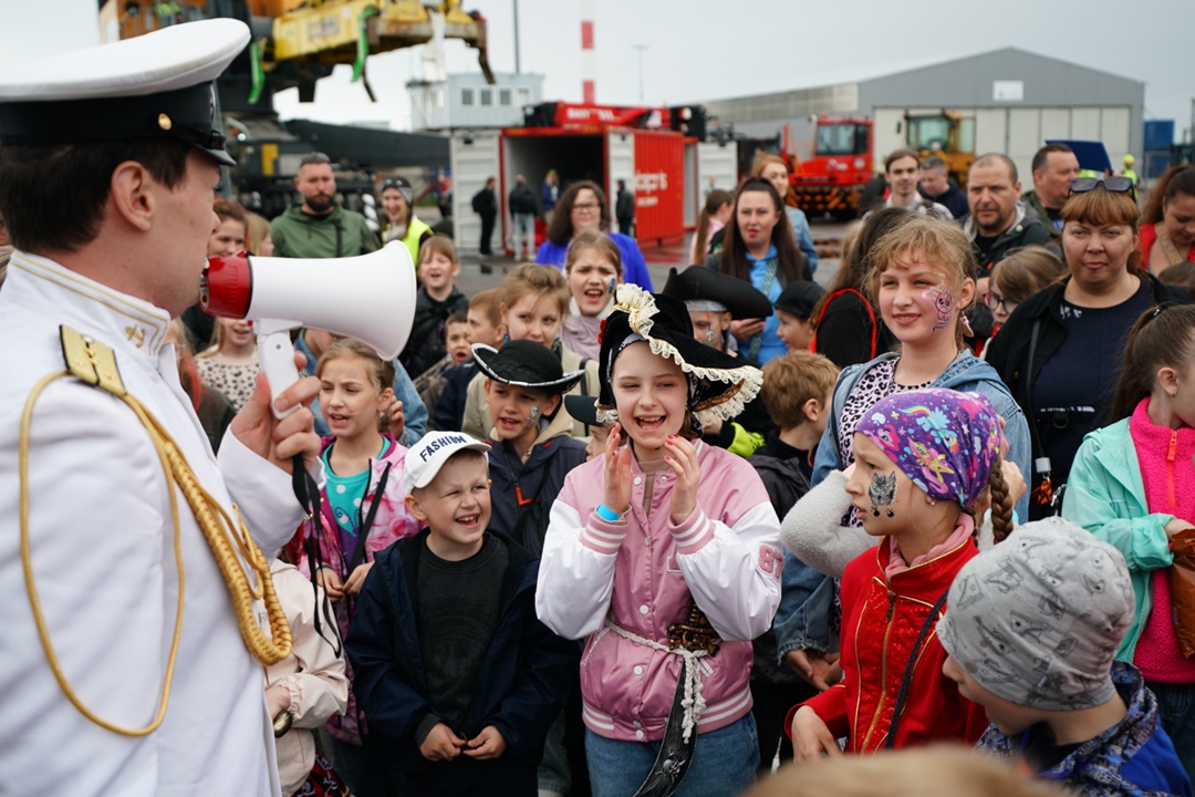 Корабли, джипы, лошади и не только — большой праздник для детей