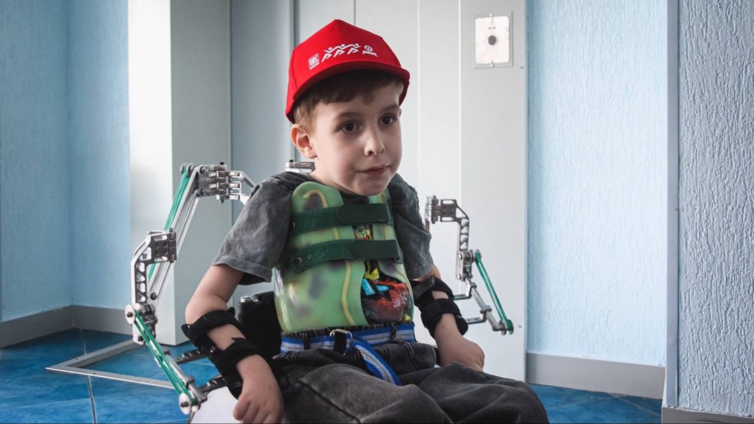 Жизнь в движении маленьких жителей Калининградской области, Волгограда, Московской области и Самары получили от Благотворительного фонда «ЛУКОЙЛ»…