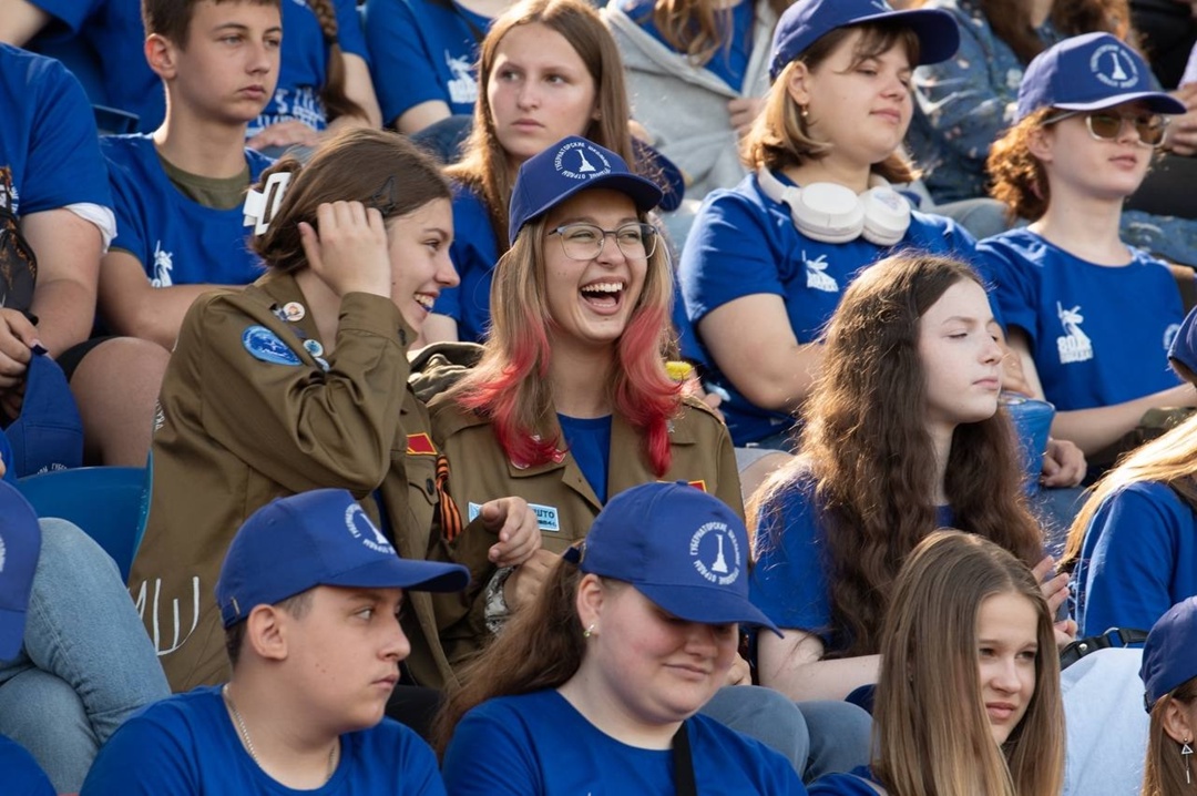 Глава Минстроя России Ирек Файзуллин и Губернатор Севастополя Михаил Развожаев дали старт третьему трудовому семестру Губернаторских школьных трудовых отрядов