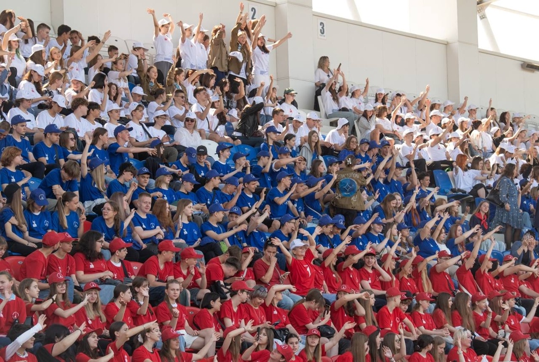 Глава Минстроя России Ирек Файзуллин и Губернатор Севастополя Михаил Развожаев дали старт третьему трудовому семестру Губернаторских школьных трудовых отрядов