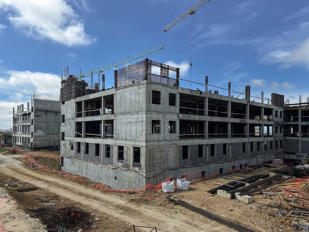 Глава Минстроя России Ирек Файзуллин вместе с Губернатором Севастополя Михаилом Развожаевым осмотрел ход реализации объектов медицинского кластера Севастополя