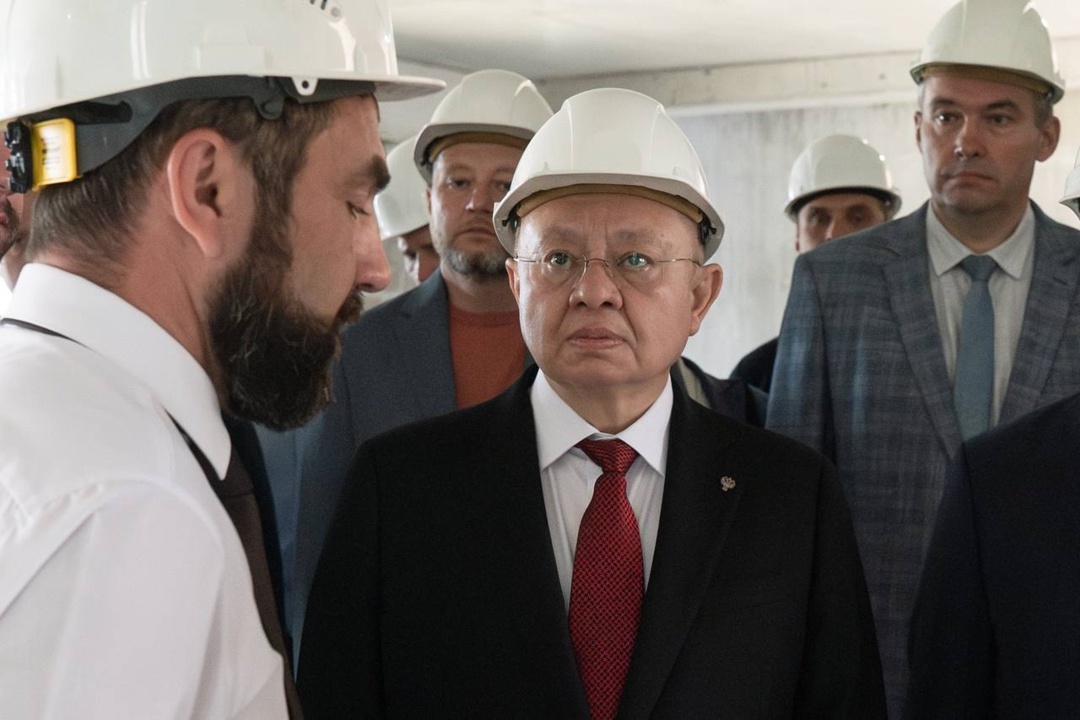 Глава Минстроя России Ирек Файзуллин вместе с Губернатором Севастополя Михаилом Развожаевым осмотрел ход реализации объектов медицинского кластера Севастополя