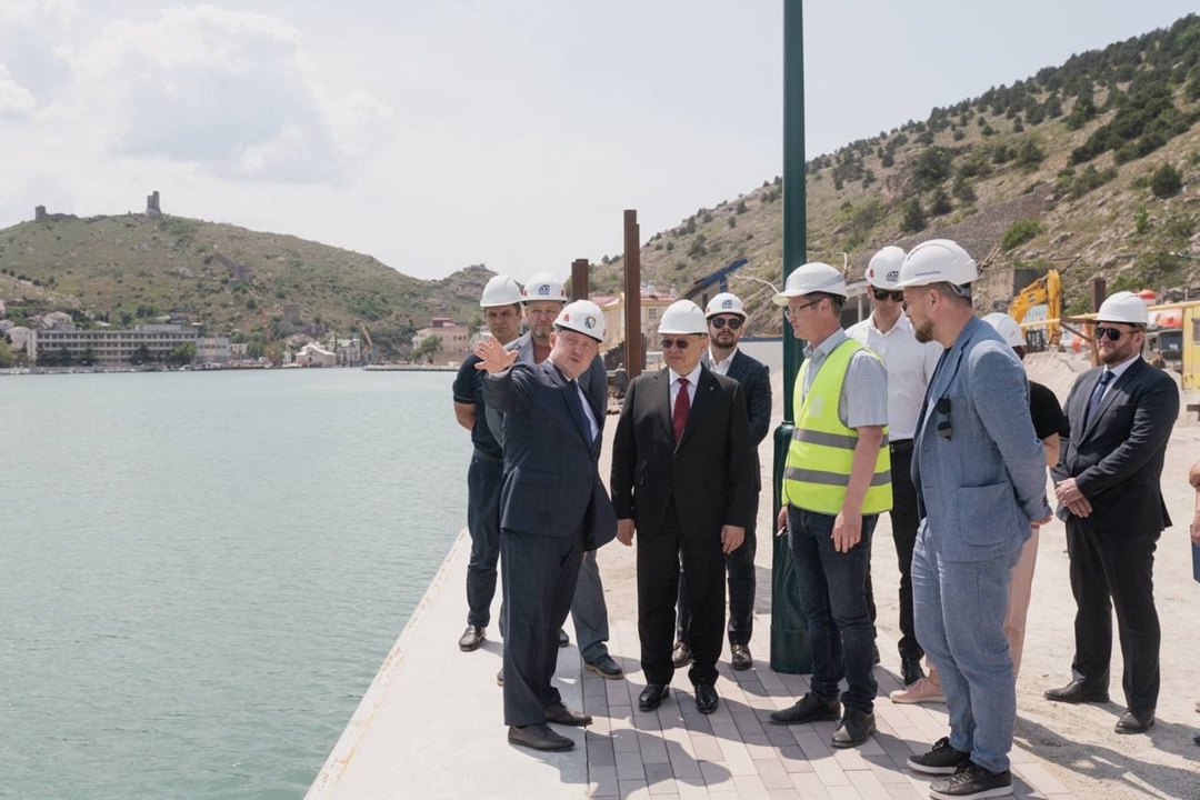 В ходе рабочего визита в Севастополь Глава Минстроя России Ирек Файзуллин ознакомился с развитием системы берегоукрепления и реконструкции набережных в…