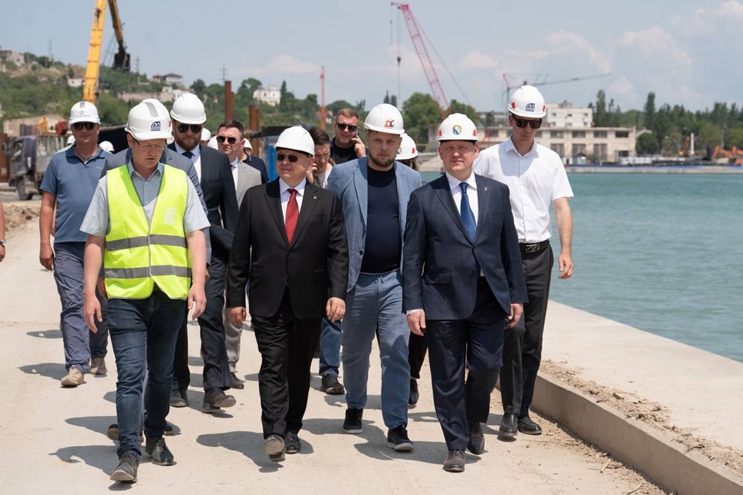 В ходе рабочего визита в Севастополь Глава Минстроя России Ирек Файзуллин ознакомился с развитием системы берегоукрепления и реконструкции набережных в…