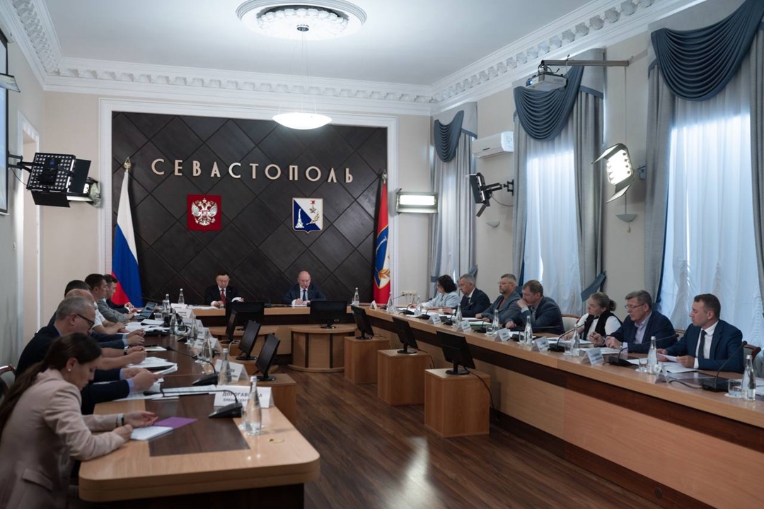 Глава Минстроя России Ирек Файзуллин совместно с Губернатором Севастополя Михаилом Развожаевым провел совещание по вопросам социально-экономического развития…