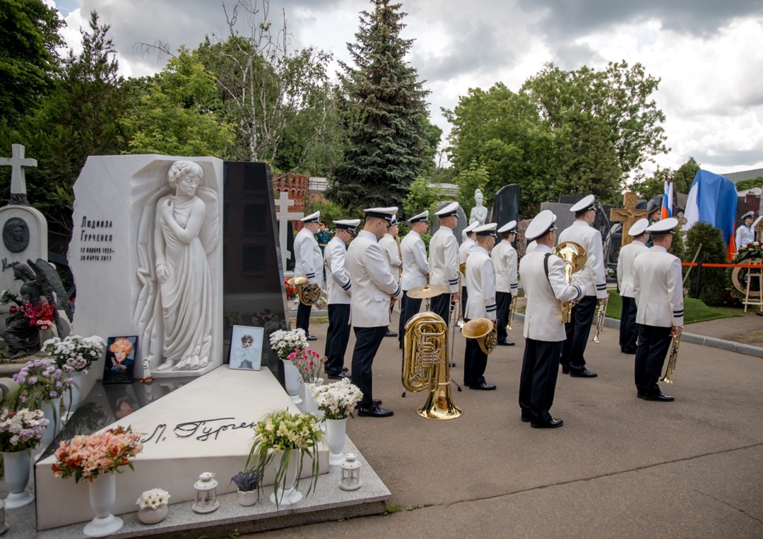 Команда Минтранса приняла участие в открытии памятника Артуру Чилингарову в Москве