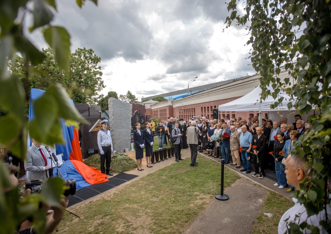 Команда Минтранса приняла участие в открытии памятника Артуру Чилингарову в Москве