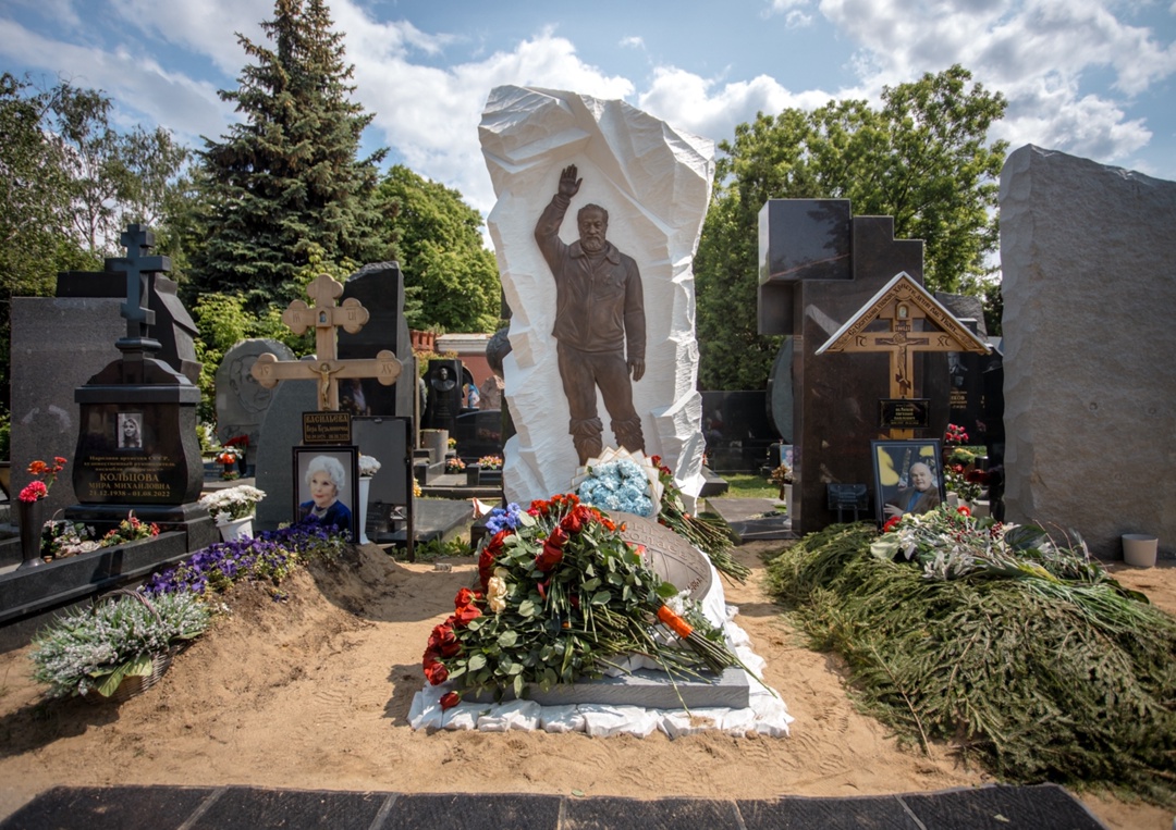 Команда Минтранса приняла участие в открытии памятника Артуру Чилингарову в Москве