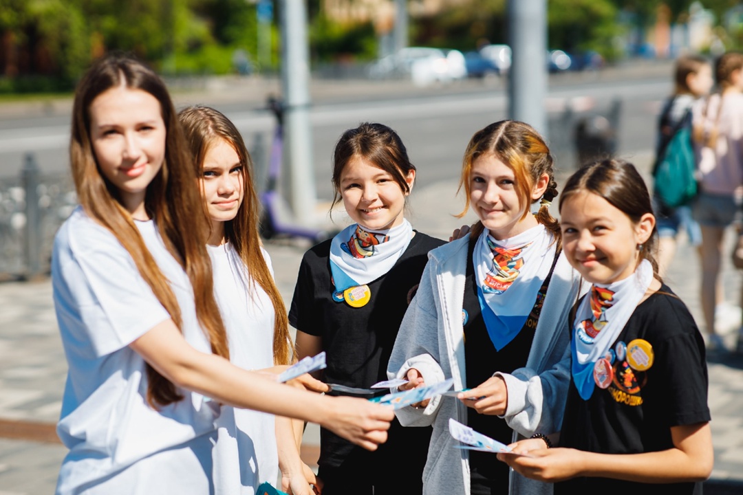 Воздушные шары, карусели и море детского смеха!