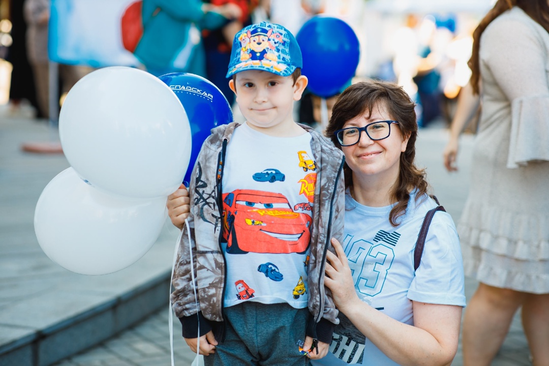 Воздушные шары, карусели и море детского смеха!