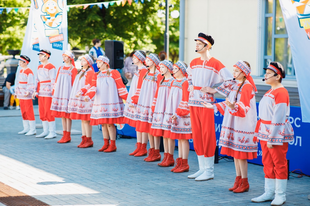 Воздушные шары, карусели и море детского смеха!