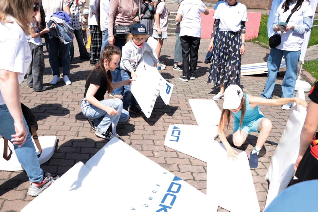 Воздушные шары, карусели и море детского смеха!