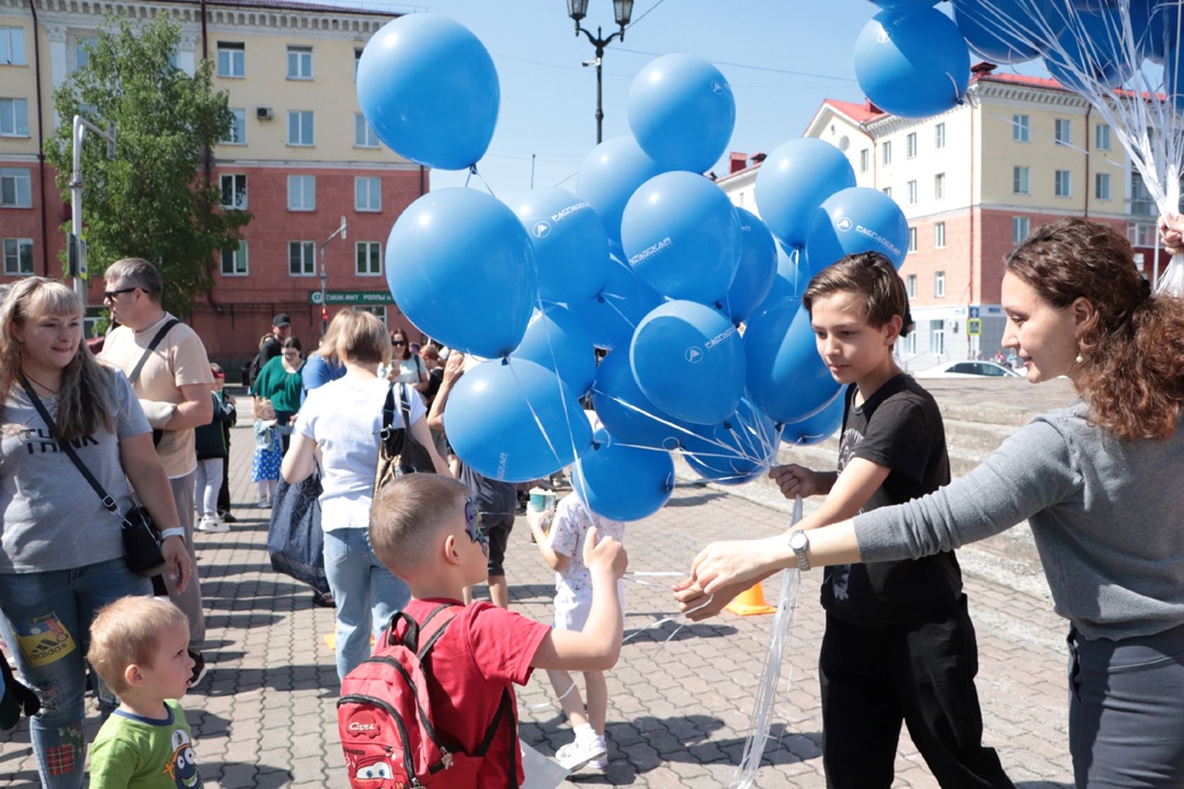 Воздушные шары, карусели и море детского смеха!